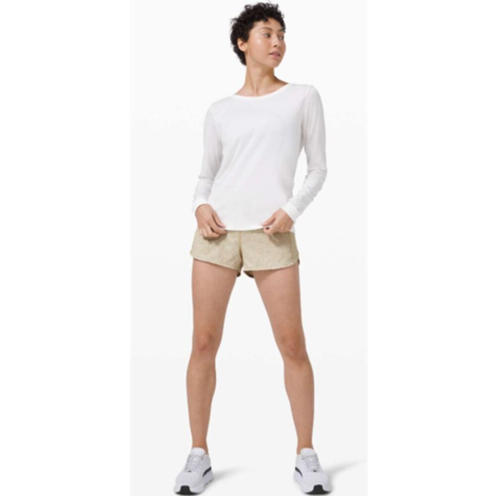 LIKE NEW! Lululemon Speed Up Short High-Rise 2.5" - Picture 4 of 16